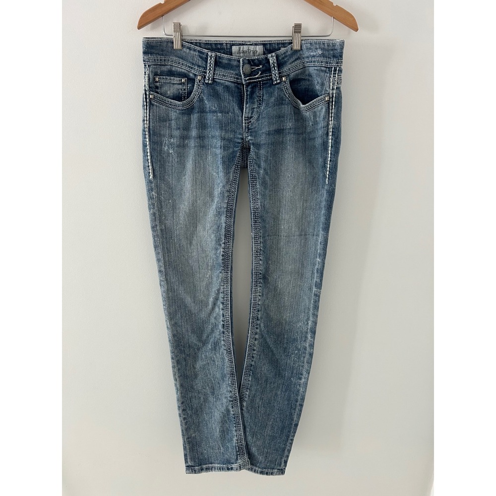 Daytrip Leo Straight Leg Jeans Womens 28L Medium Wash Studded Distressed Denim